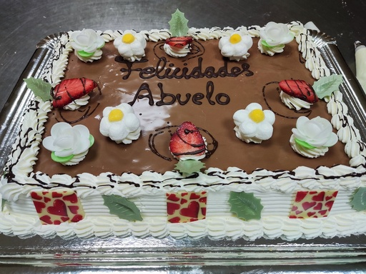 TARTA DE HOJALDRE PARA 20 PERSONAS (hojaldre relleno de crema pastelera bañado con fondant)